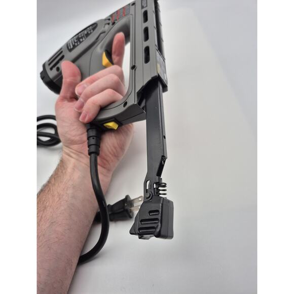 Stanley Electric Staple Gun or Brad Gun Model TRE550 Uses TRA700 Tested - Picture 7 of 7